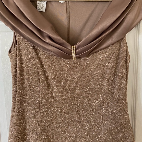 Formal Elegant Dress - Picture 2 of 8